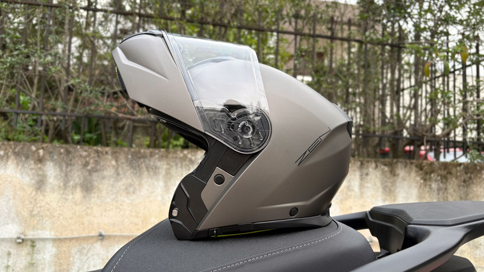 Test κράνος Zen 918: Ανοιγόμενο, γεμάτο features, στα 104 ευρώ